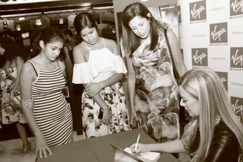 Book Signing of Liés Par Le Sang by Marie Josée Poisson 